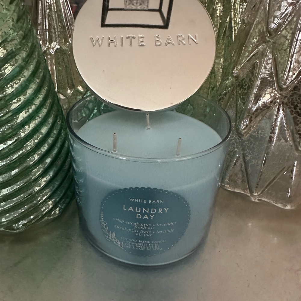 White Barn Laundry Day Candle - Soft Blue